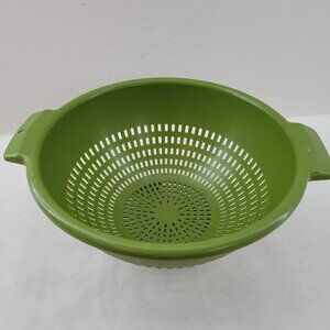 Vintage Villaware Collander Chicago USA Avocado Green Plastic Footed Strainer